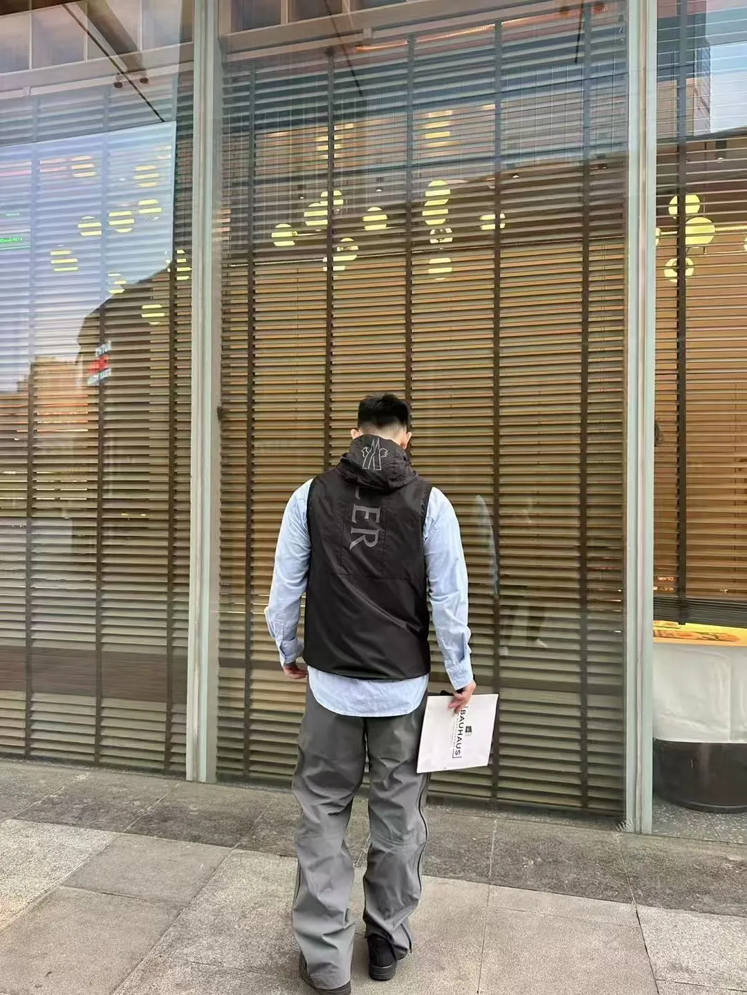 「 」